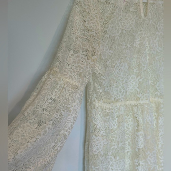 Ophelia Roe Ivory/ Lace/ Mock Neck Top - Small - Picture 4 of 9